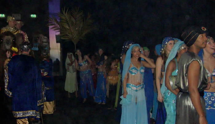 Arabian Secrets Themafeest lopen entertainment