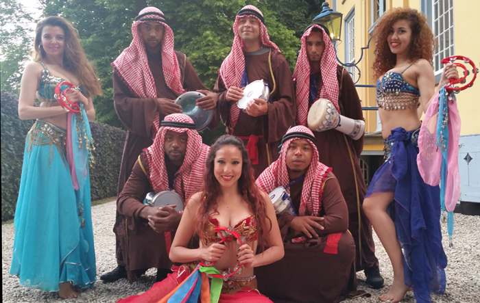 arabische danseressen tamburine percussie band begeleiding